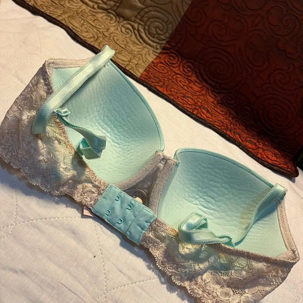 💥3/$13.00💥victoria secret Lace Bra 34DD - Picture 2 of 5